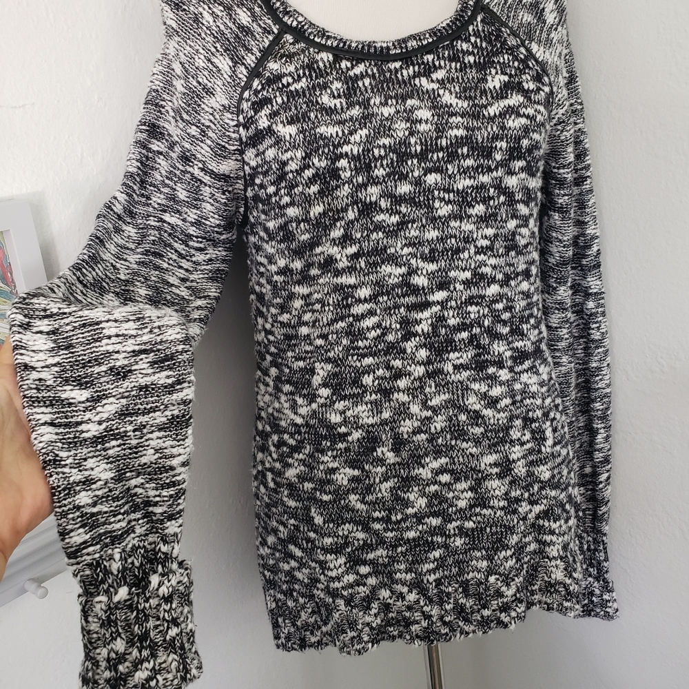 Guess Black & White Boucle w/ Pleather Trim Top / Sweater - Pullover L
